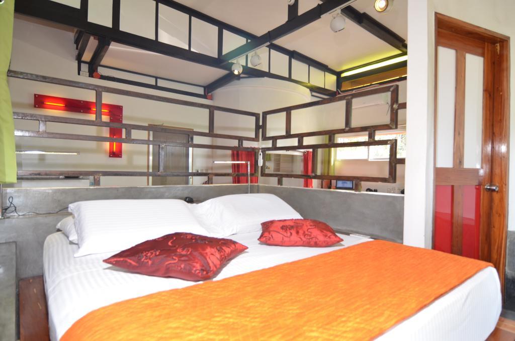 Somewhere Else Boutique Resort Mambajao Szoba fotó