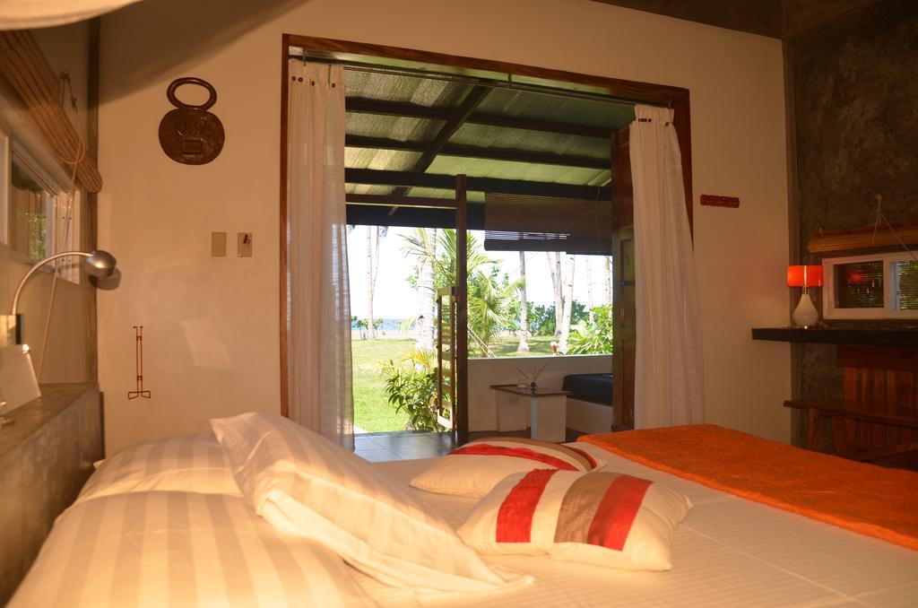 Somewhere Else Boutique Resort Mambajao Szoba fotó