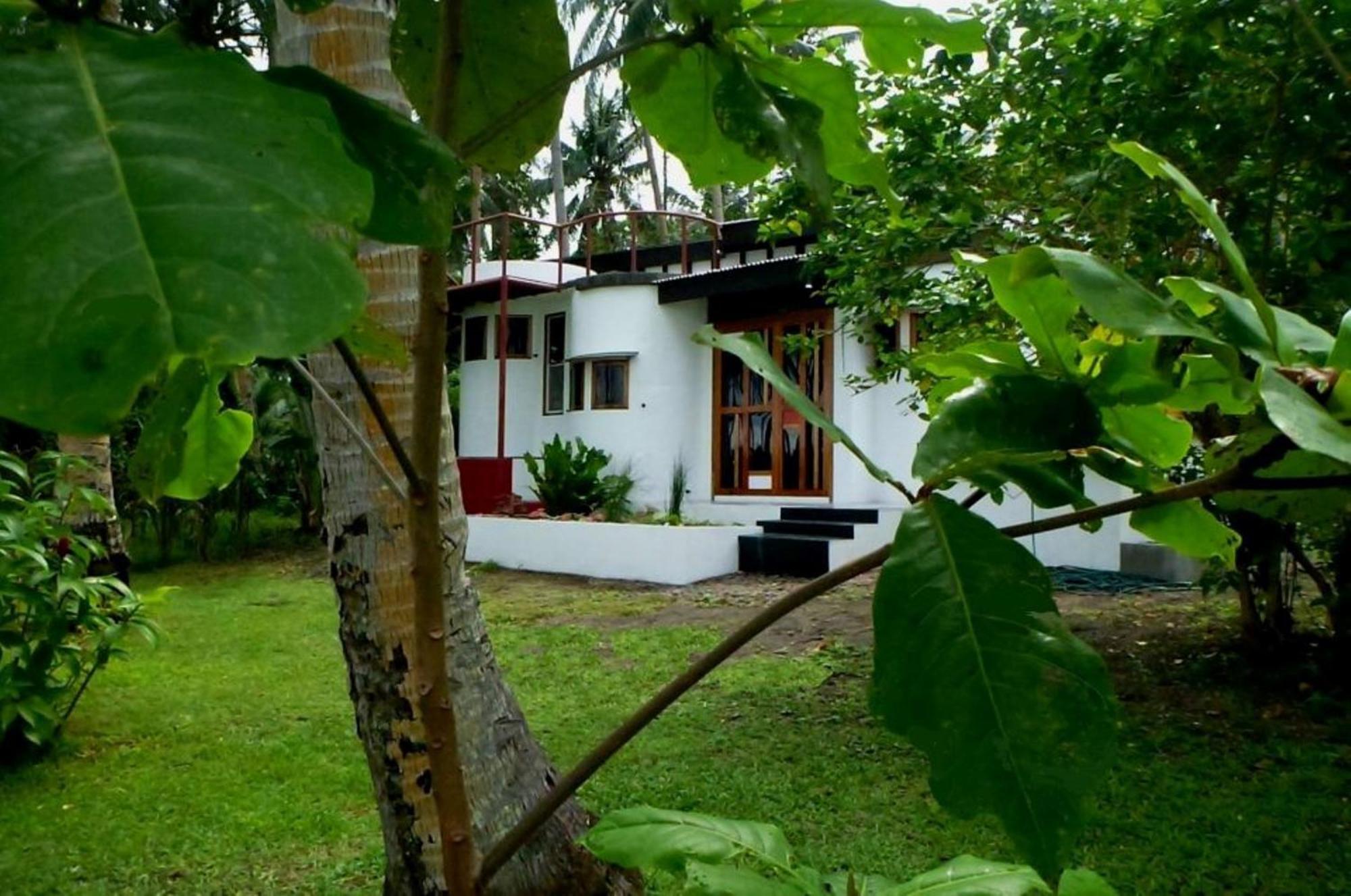 Somewhere Else Boutique Resort Mambajao Kültér fotó